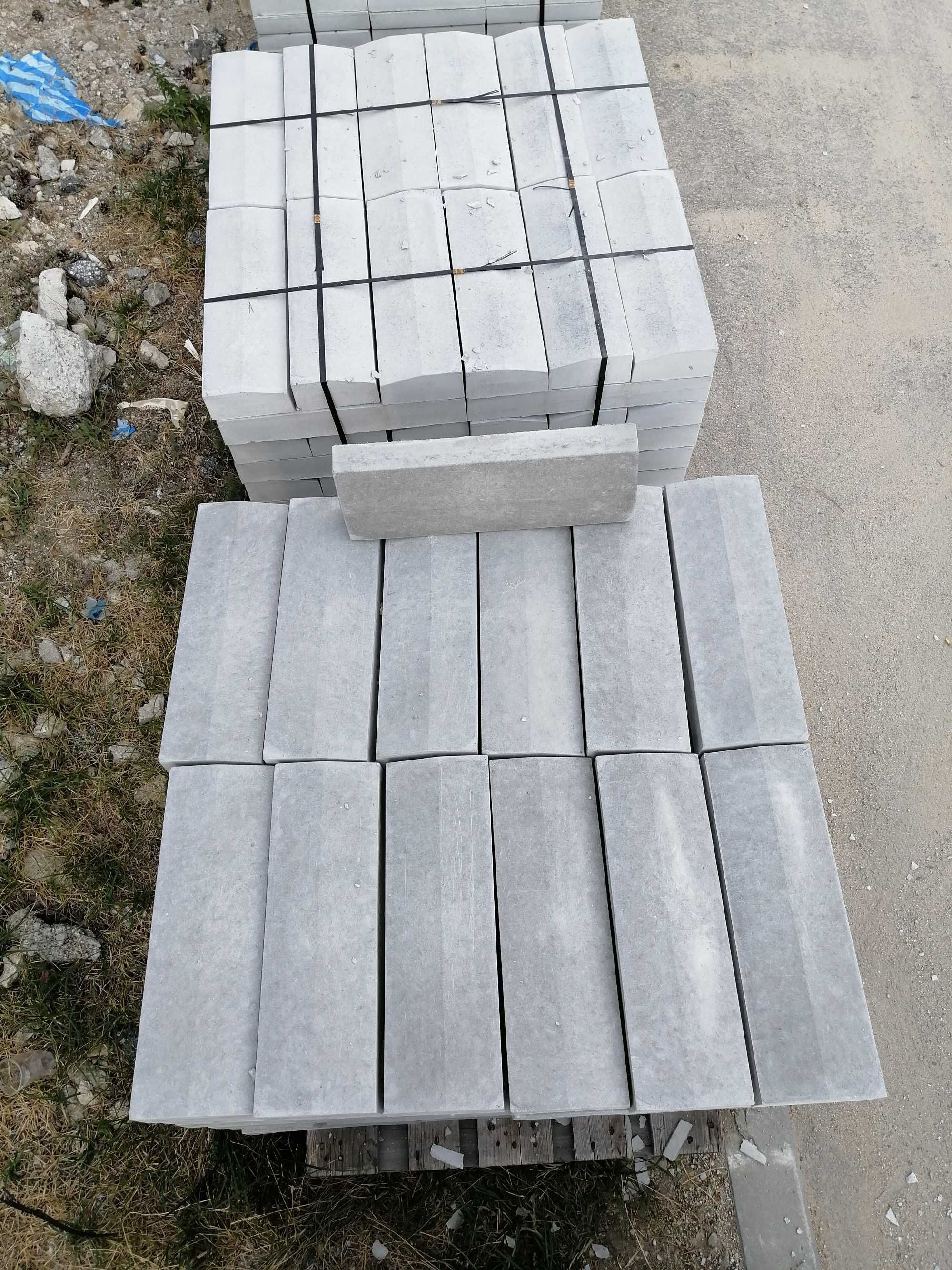Производство на бетонови тротоарни-дворни плочки, и градински бордюри