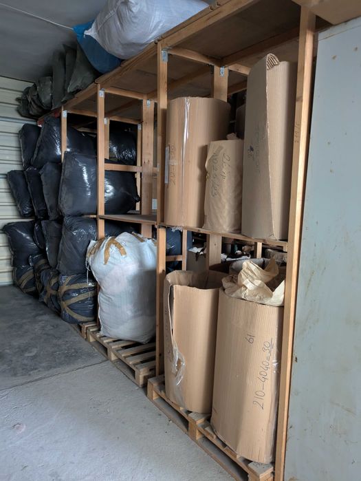 Дървени стелажи рафтове