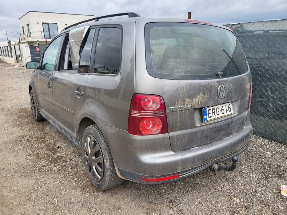 Citeste anuntul Pentru dezmembrat VOLKSWAGEN Touran 1.9 TDI BXE 7 LOC