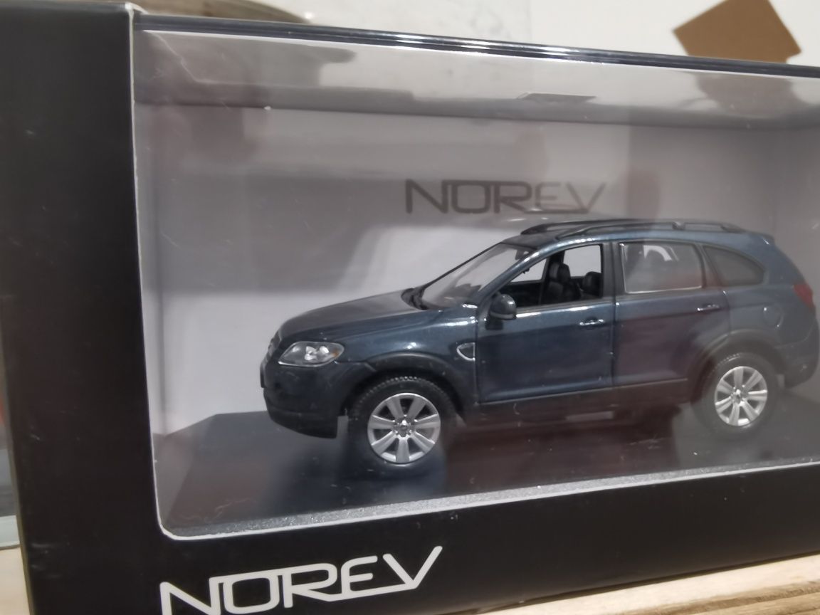 Модель chevrolet Captiva масштаб  1:43