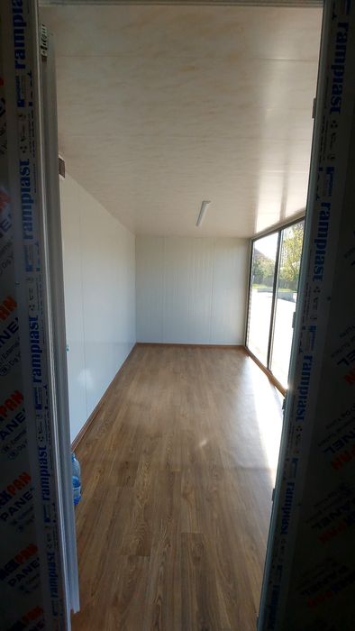 Vand container grup sanitar și vitrină