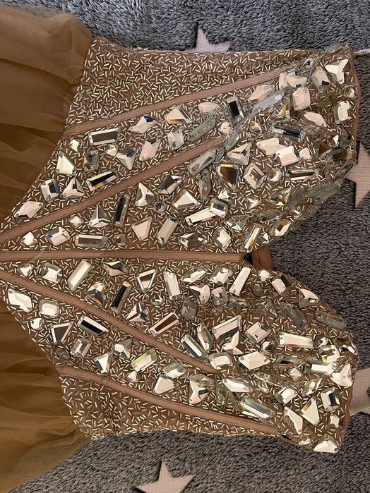 Продавам бална рокля Sherri Hill