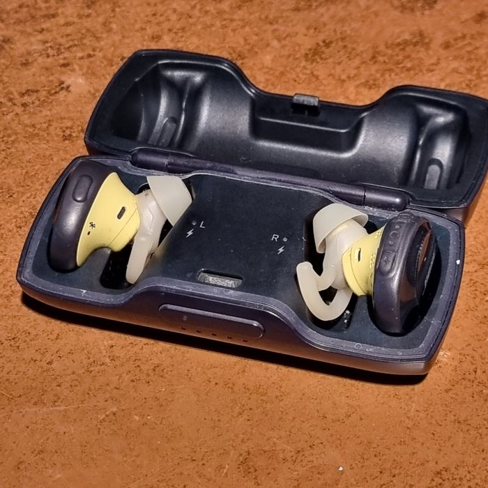 Наушники Bose Sports, два вида