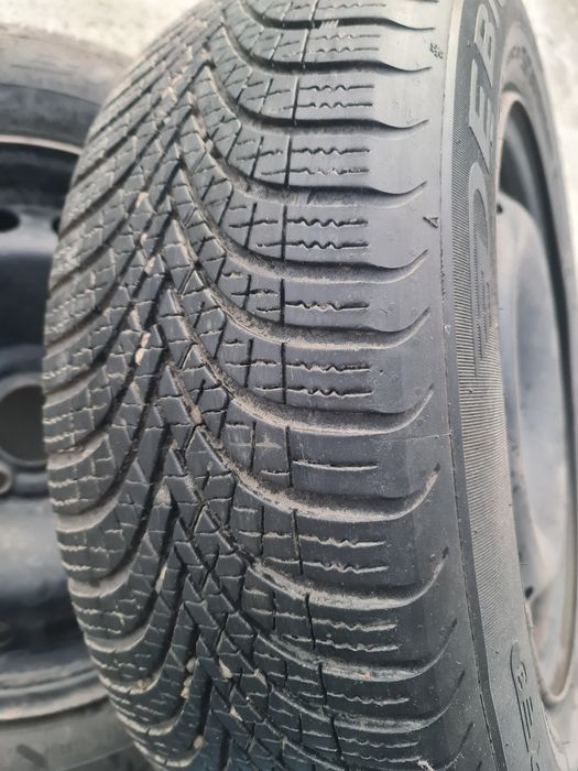 Vand jante 4x100 pe 15 echipate cu anvelope iarna 195/65/15 dot 2022