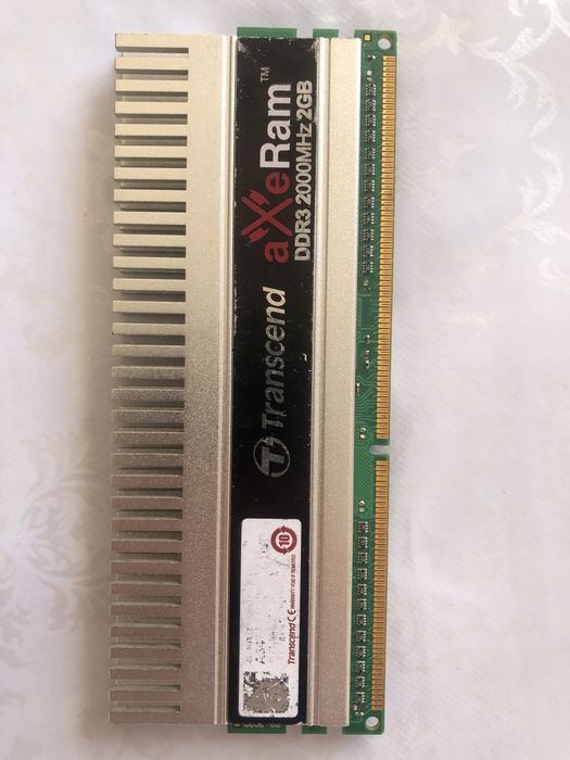 2 шт оперативной памяти DDR3 2гб 2000Mhz