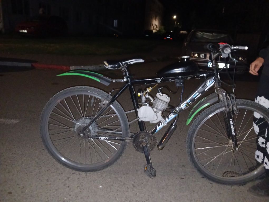Vând bicicleta cu motor