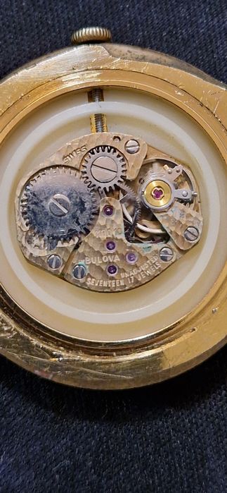 Vand ceas Bulova Longchamp.