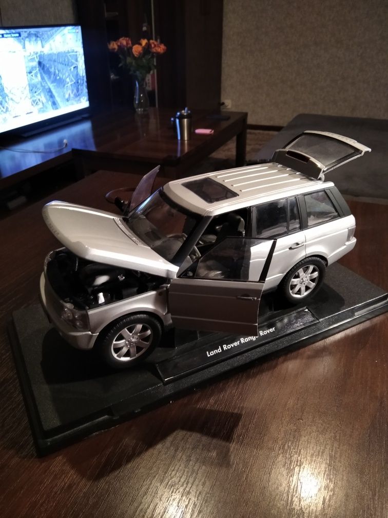 Модель авто Range Rover 1/18