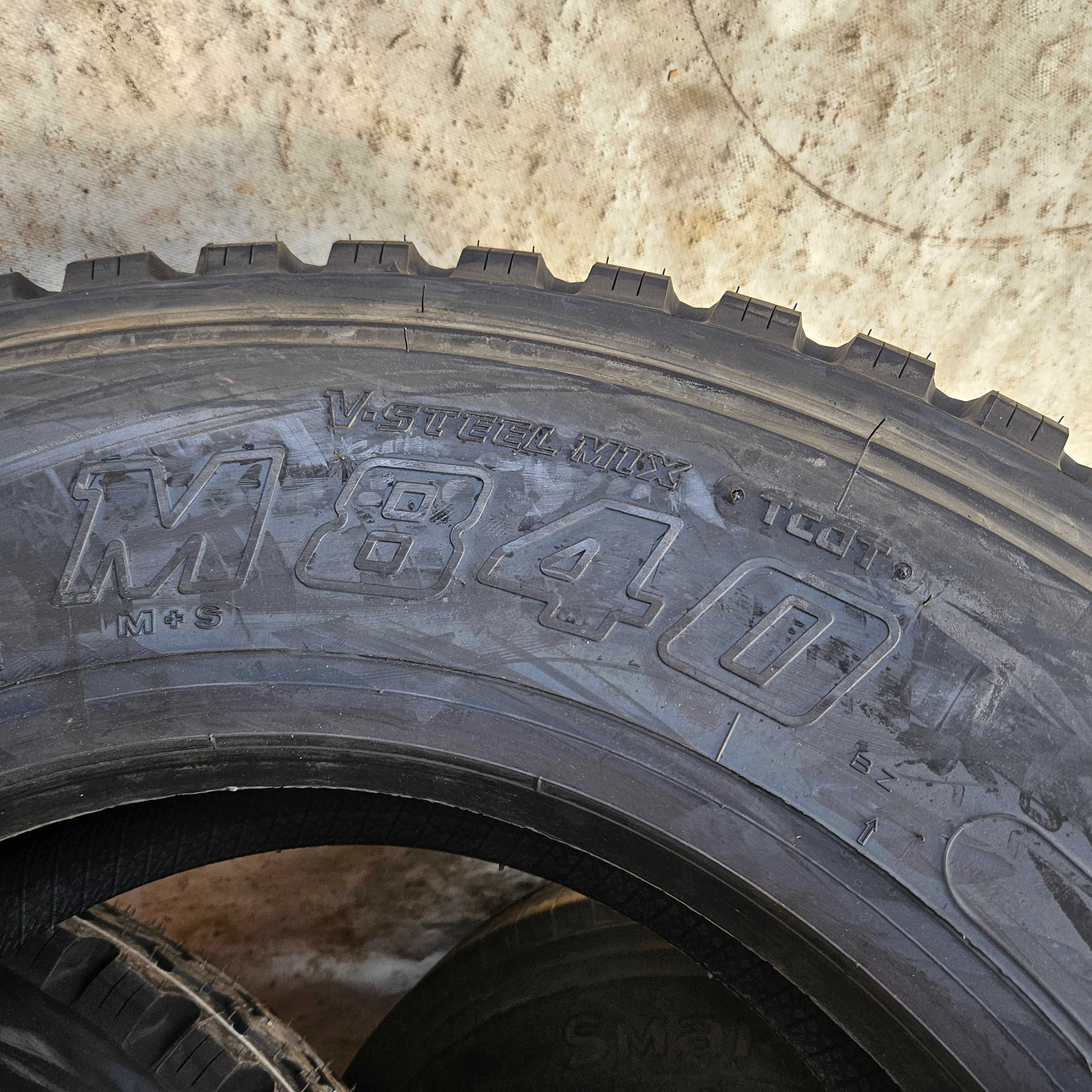 2 Нови тежкотоварни гуми 10R22.5 Bridgestone M840 144/142K M+S 3PMFS