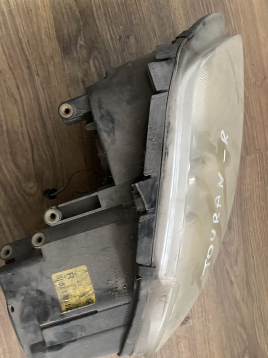 Десен фар за Volkswagen Touran / Фолксваген Туаран 2003г