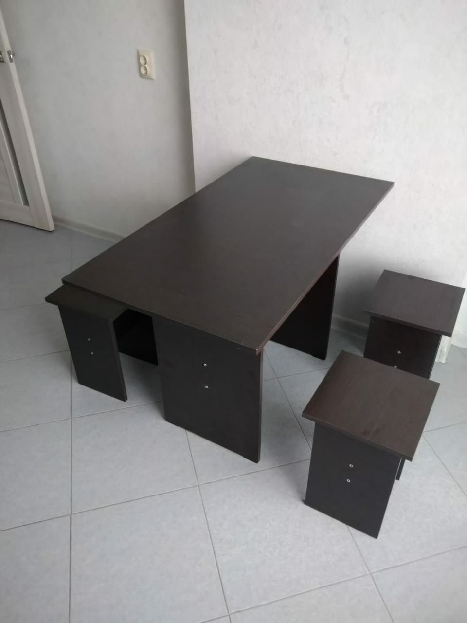 Новый кухнные столы и стулья