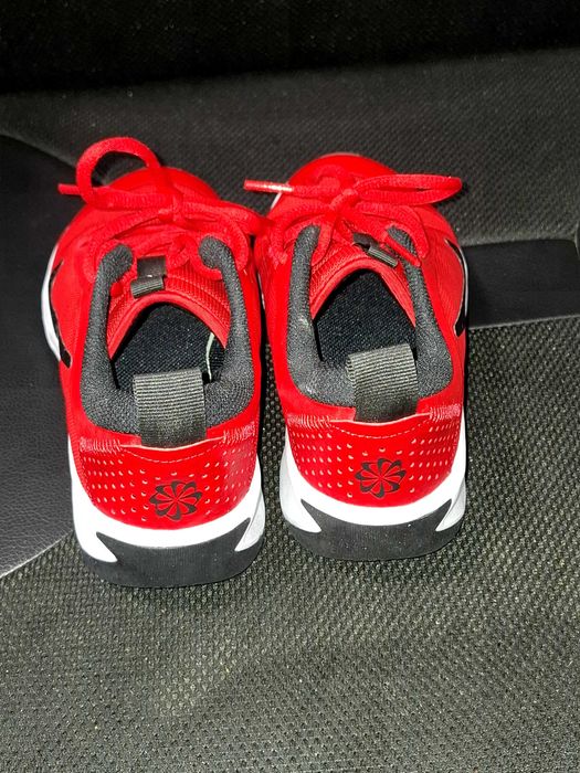 Червени Маратонки Nike. 37.5 номер