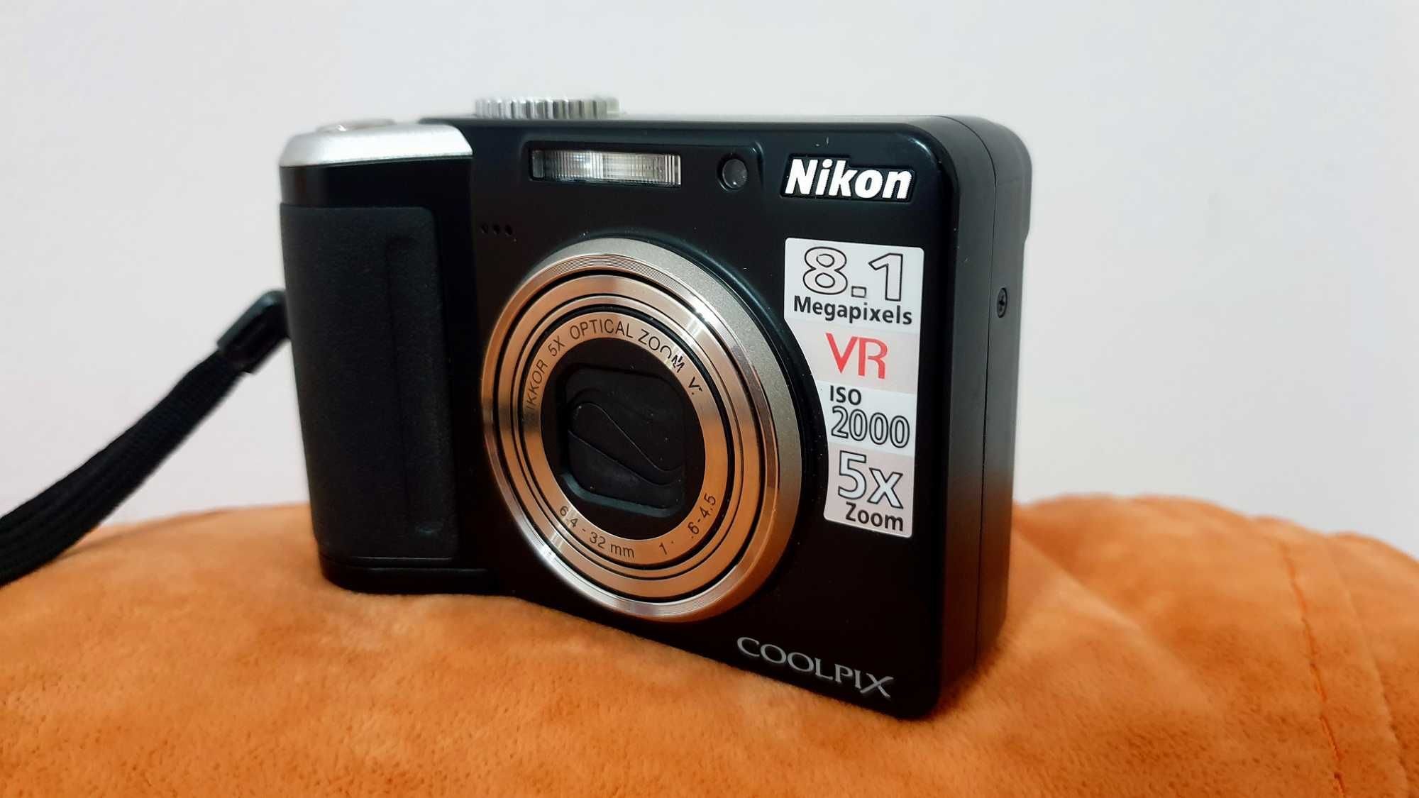 фотоапарат Nikon Coolpix P60