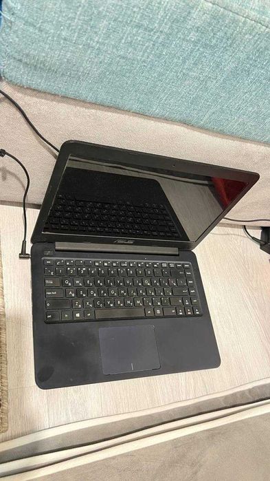 Ноутбук ASUS E402S