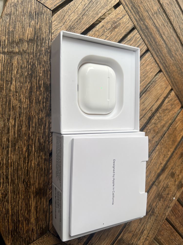 Безжични слушалки Apple - AirPods 3 MagSafe Case