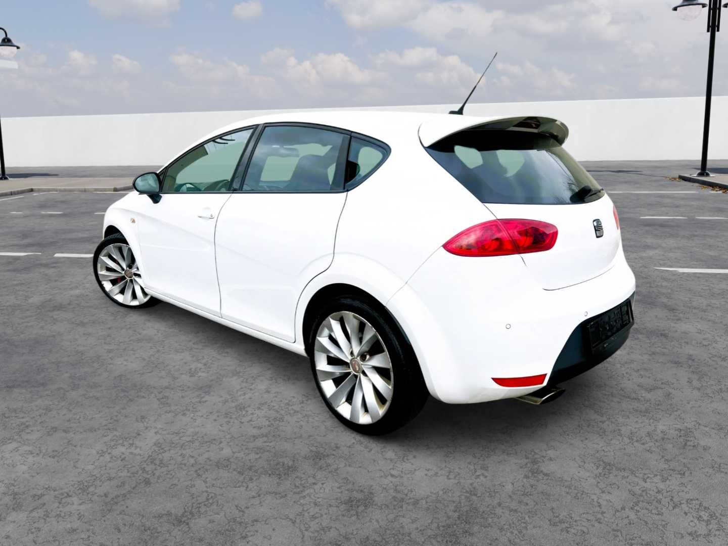 Seat Leon Cupra R 2.0 TFSI/ Bi-Xenon/Trapa electric/265cp/Piele