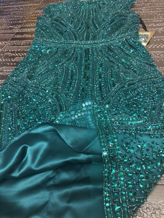 Rochie dama/lucrata manual toată rochița/cântărește in jur de 6 kg