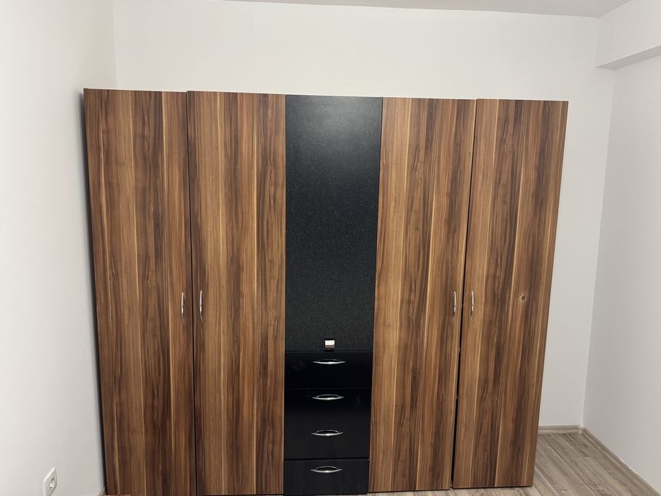 Dormitor cu dulap si noptiere