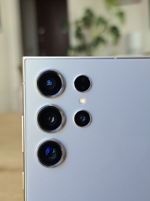 Samsung S24 Ultra 256GB с гаранция