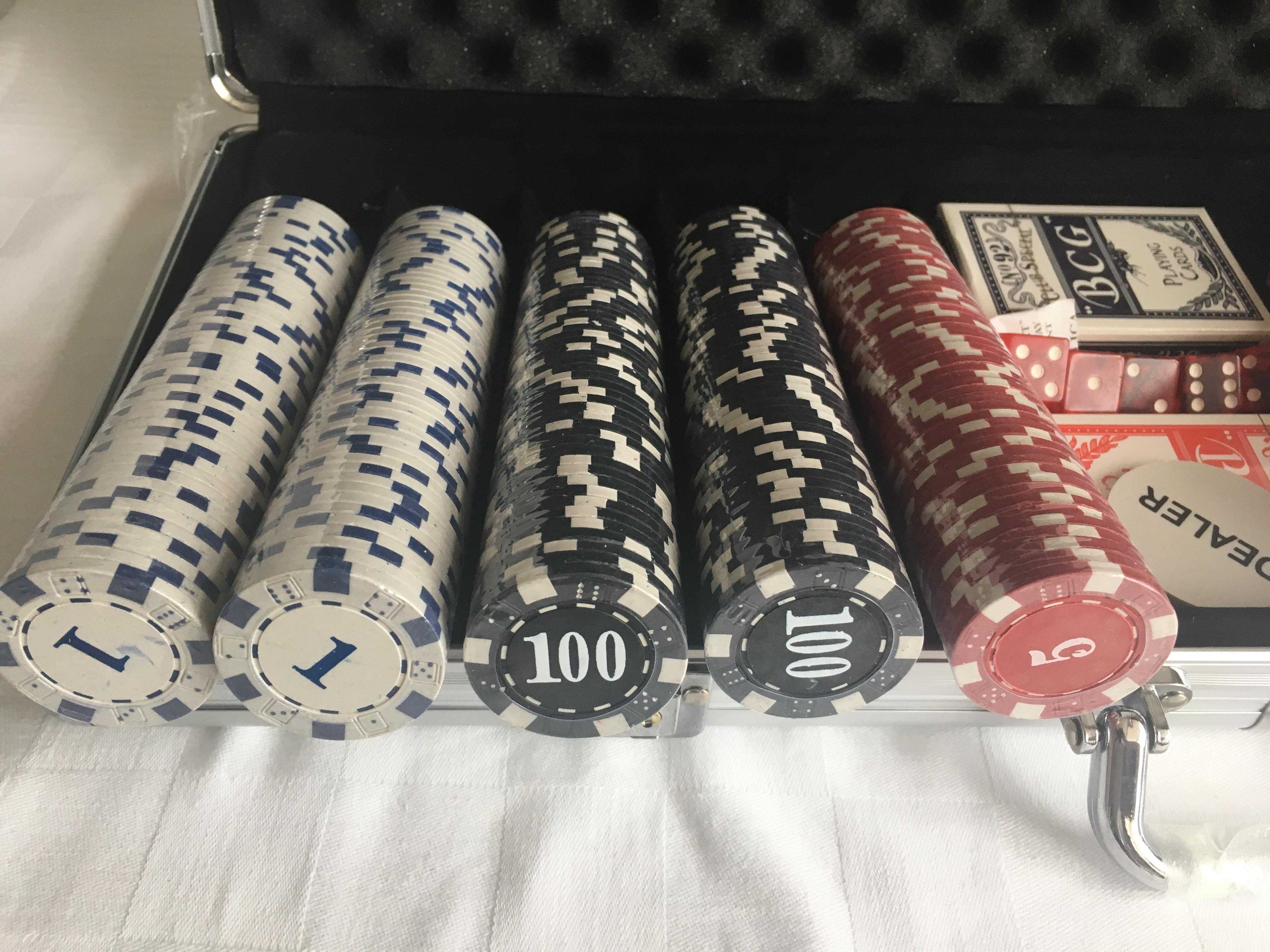 Trusa Poker 500 jetoane inscripționate la diplomat. SIGILAT!