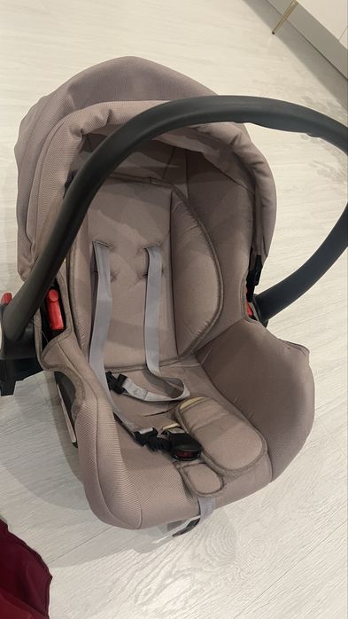 Продаю два автокресла