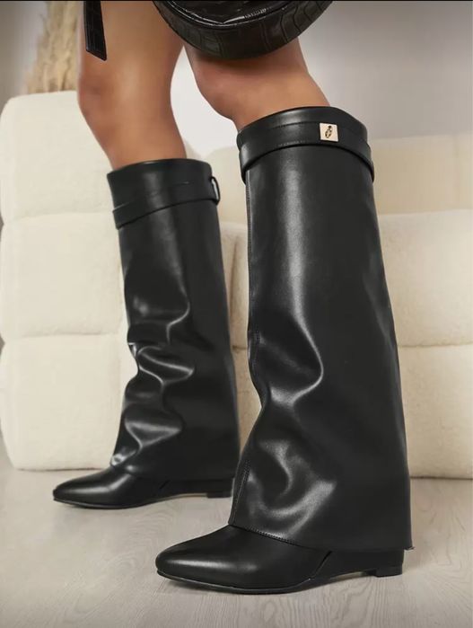 Черни кожени ботуши