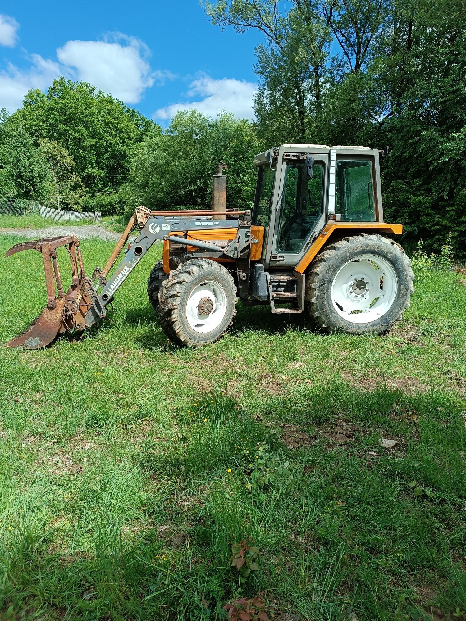 Vând tractor Renault 103.54 4x4 dtc cu încărcător frontal