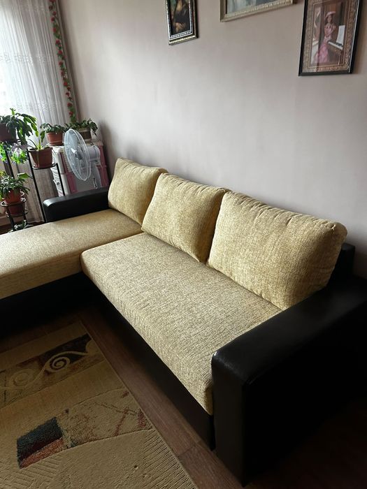 Продавам диван запазен