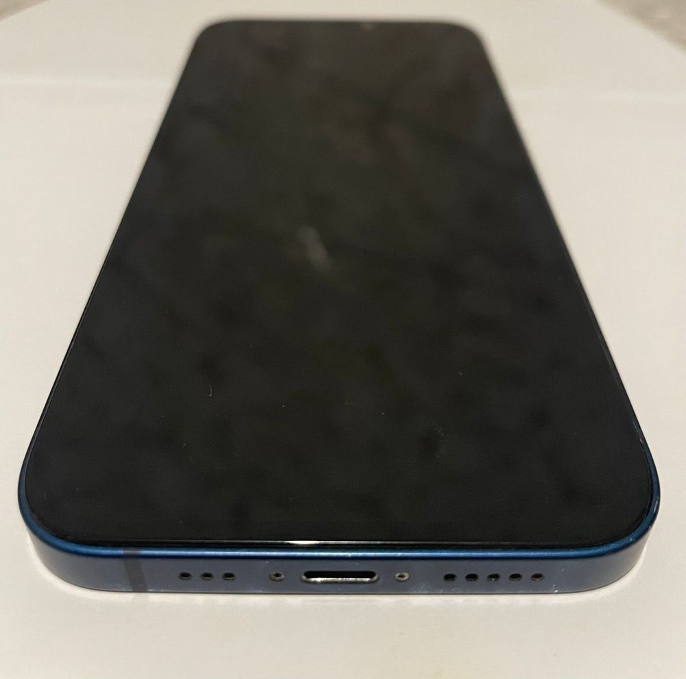 Продаю iPhone 12