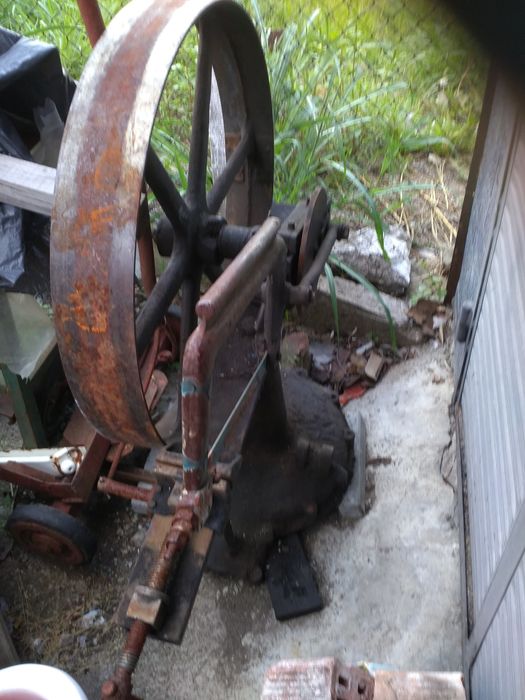 Ножовка за метал в добро състояние без двигател. С резервни ножове