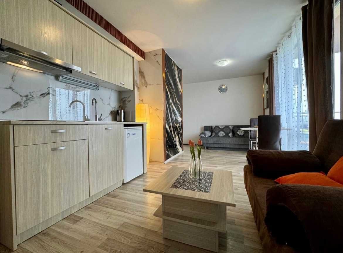 Продава се Двустаен апартамент в к.к. Слънчев бряг - 50 кв.м за 1330 €/кв.м - Снимка #1