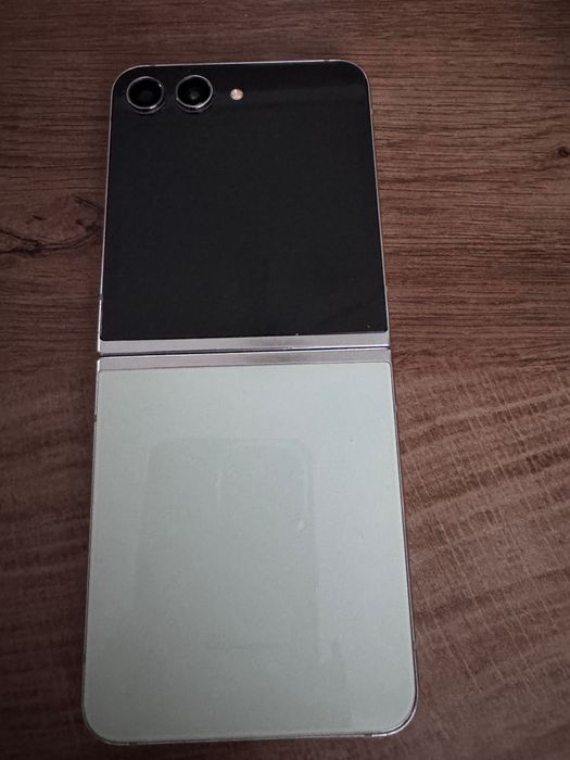 Samsung Galaxy Flip5
