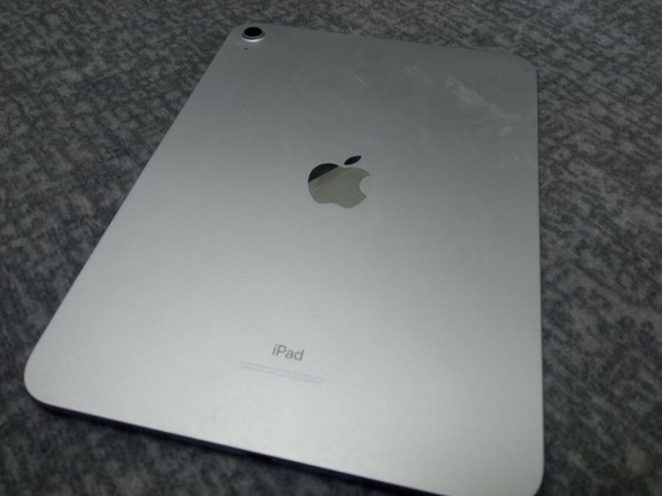 Apple iPad 10 поколение 2022 года. 10,9 дюймовый экран. С коробкой
