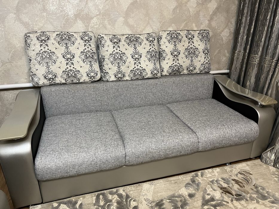 Продам диван в отличном состояний