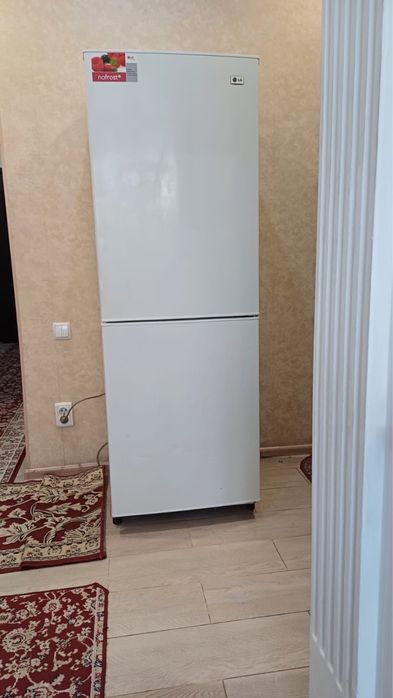 Продам двухкамерный холодильник LG.No-frost(самооттайка)Могу доставить