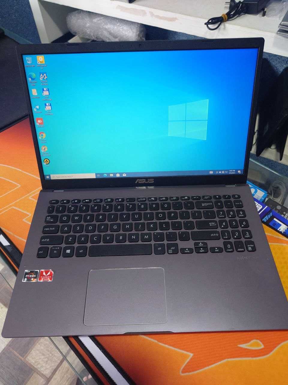 Asus Vivobook Ryzen 3-3200U/RAM 8GB/256GB SSD/Vega 8 2GB/15.6 FHD
