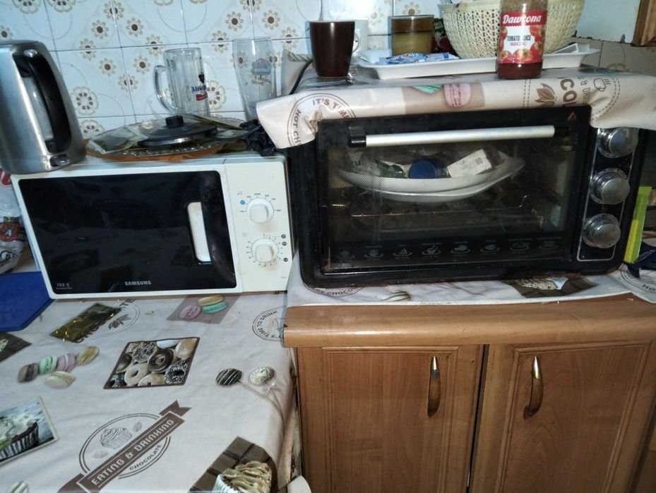 Cuptor electric și cuptor cu microunde