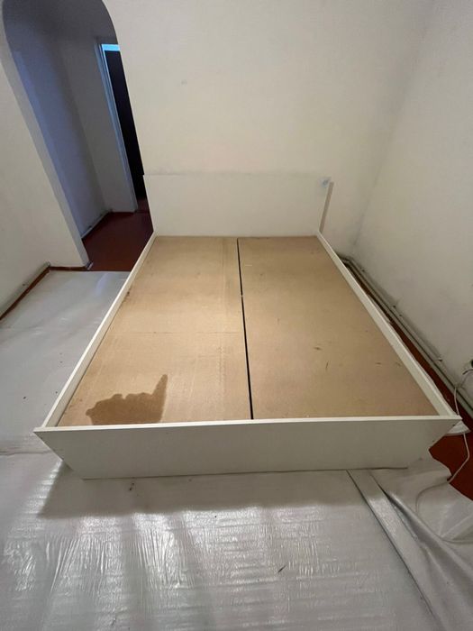 Продаю двуспальную кровать.