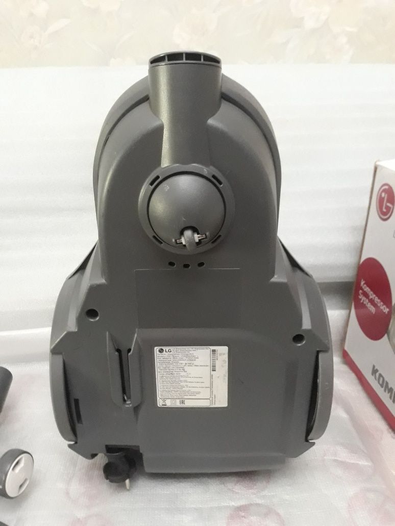 Пылесос LG Kompressor 2000 W.Тянет Мощно.Гарантия.Отличный.