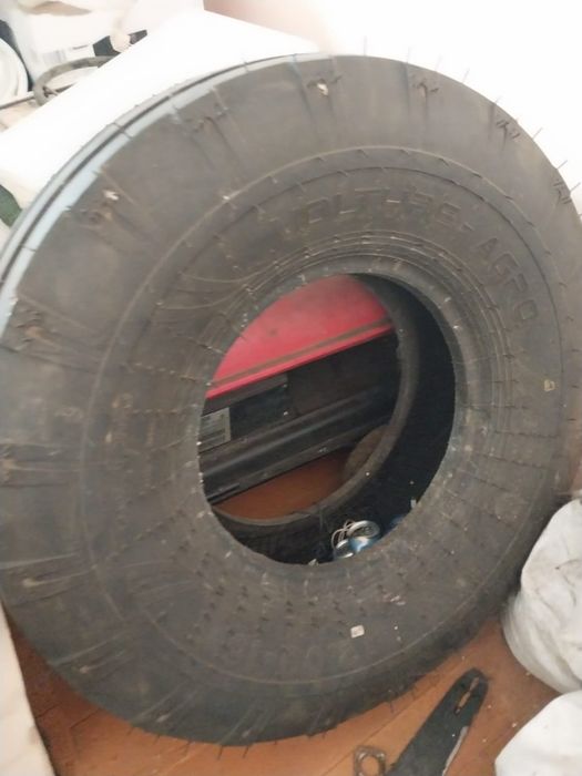 Продам резину на сельхозтехнику новая ни разу не ставилась