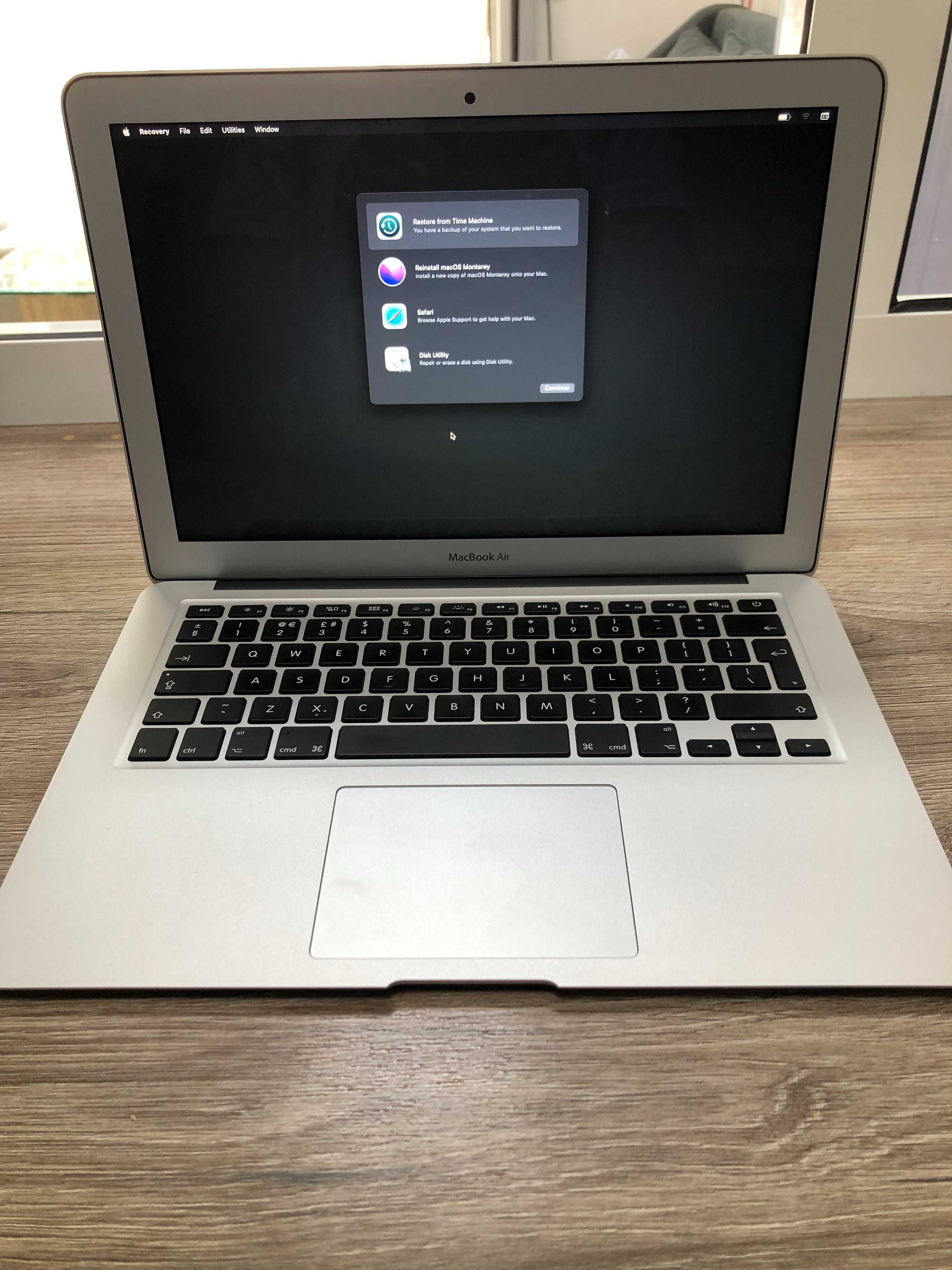 Лаптоп Apple MacBook Air 13 (2017год.)