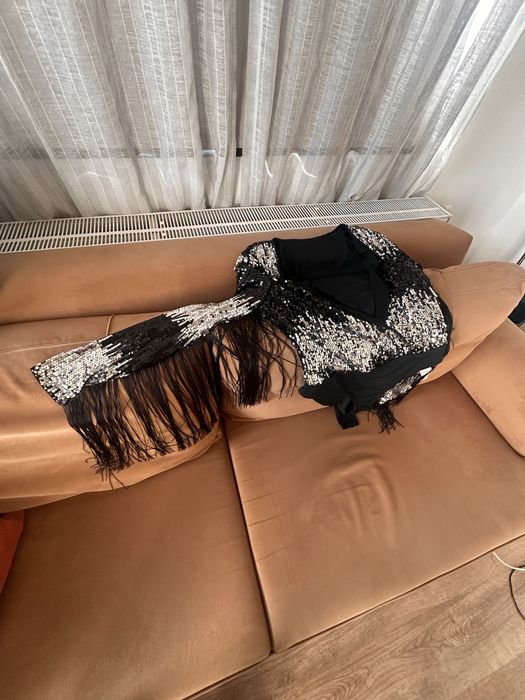 Body cu paiete argintii si negre