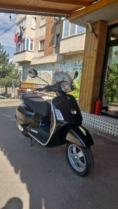 Piaggio Vespa GTS 125
