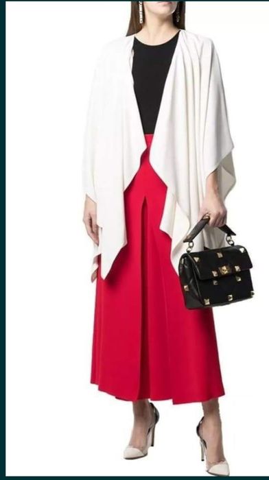 Geanta damă, model Garavani, import Italia, accesorii metalice aurii