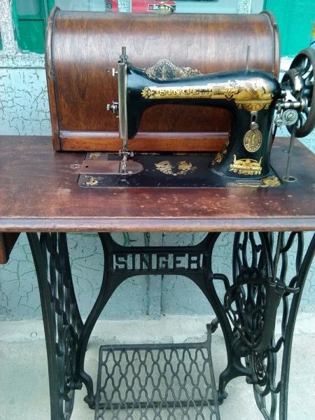 Masina de cusut Singer ,vand