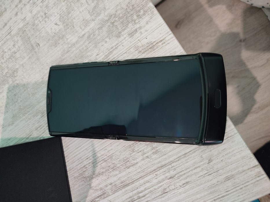 хауей 5 про 500лева и Моторола раз за 700 лева