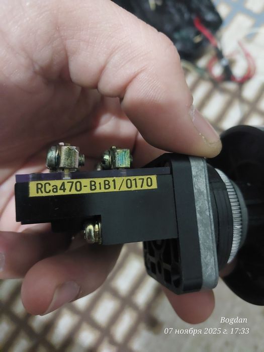 кнопочный выключатель Fuji Electric RCa470-B1