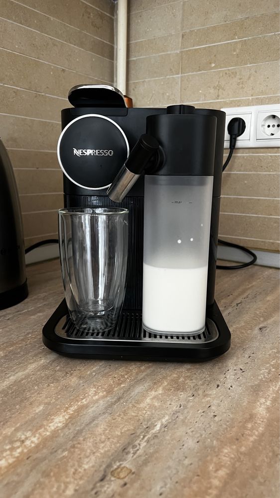 Espresor nespresso delonghi nou