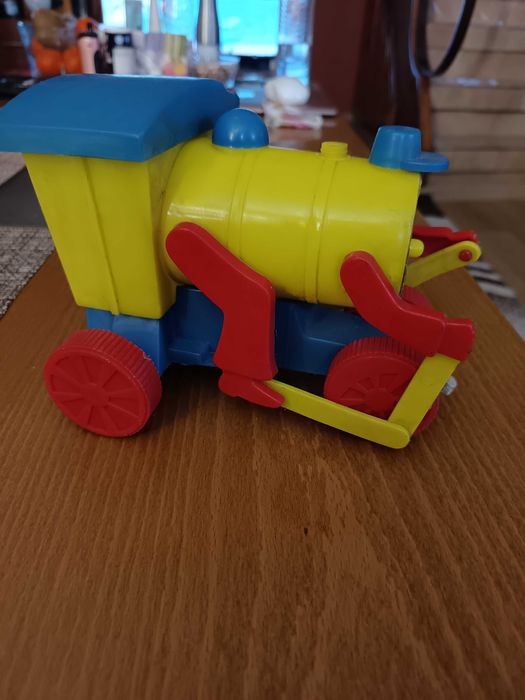 локомотив играчка