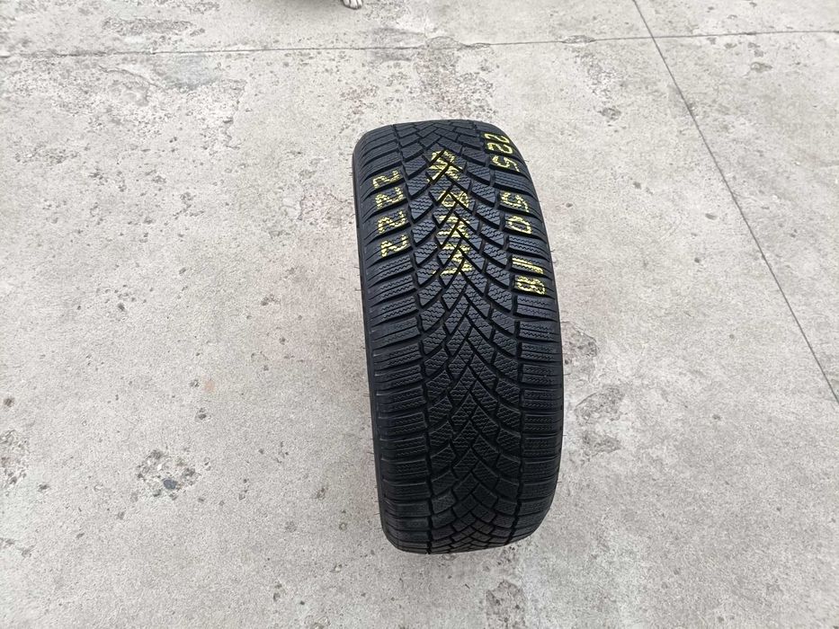 O anvelopa iarna 225 50 18 Bridgestone Blizzak LM 005 cu 8 mm 2222